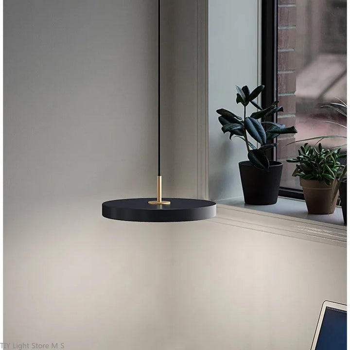 Skandynawska lampa wisząca z minimalistycznym designem - Lyssa