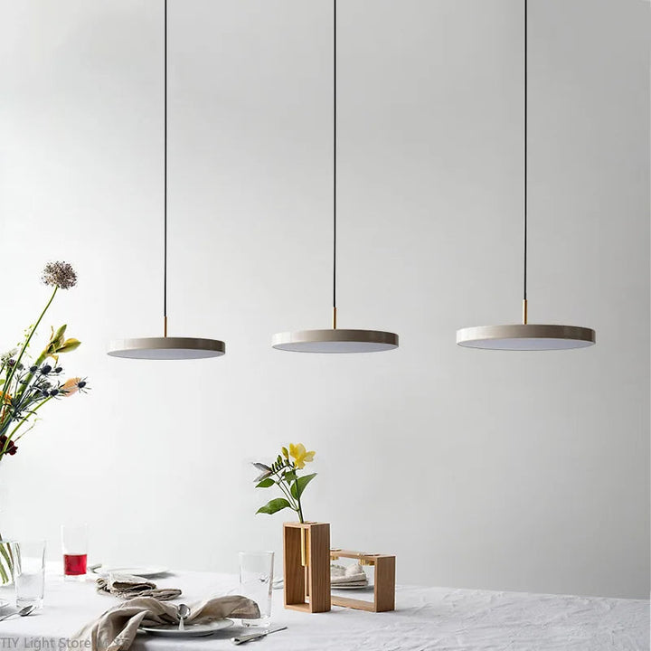 Skandynawska lampa wisząca z minimalistycznym designem - Lyssa