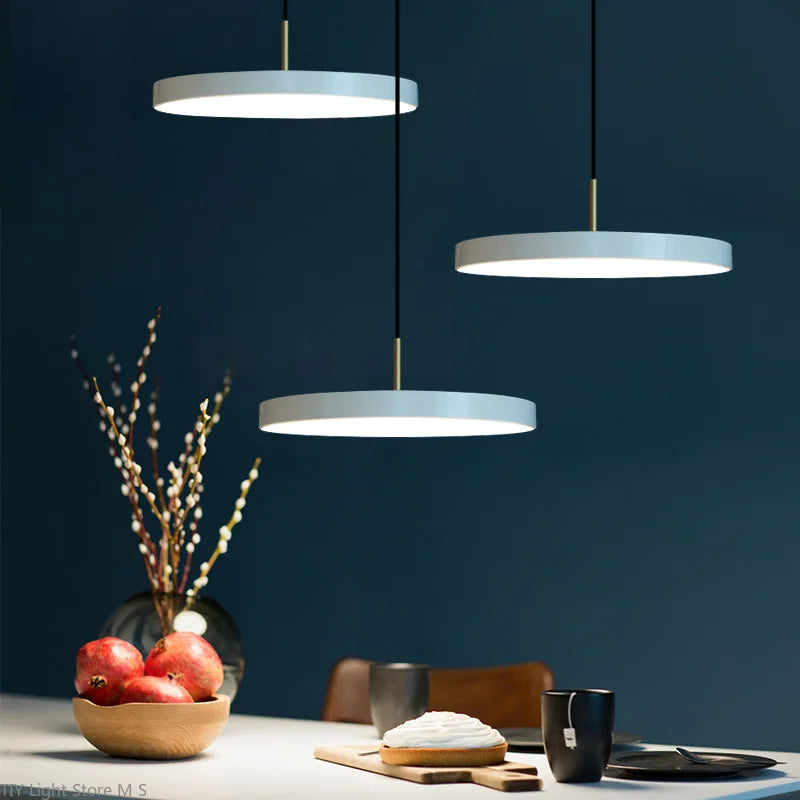 Skandynawska lampa wisząca z minimalistycznym designem - Lyssa