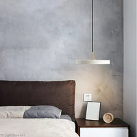 Skandynawska lampa wisząca z minimalistycznym designem - Lyssa