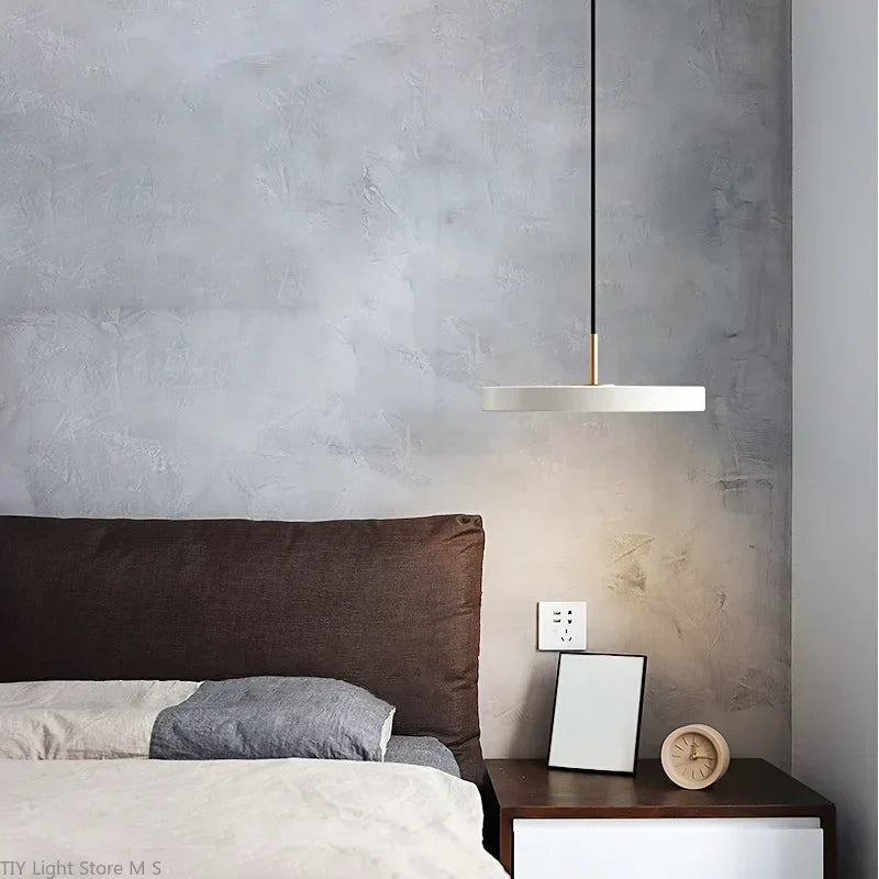 Skandynawska lampa wisząca z minimalistycznym designem - Lyssa